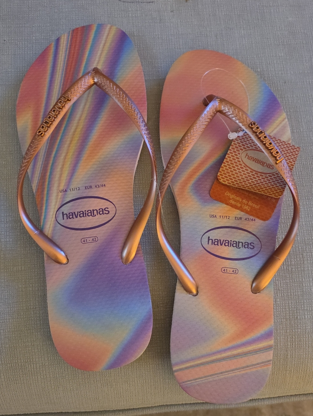 Havaianas Women’s Rainbow Gradient Flip Flops with Rose Gold Straps..Size 11/12